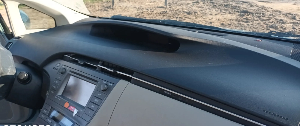 Toyota Prius cena 49900 przebieg: 185000, rok produkcji 2015 z Warszawa małe 742